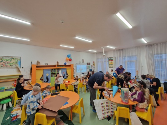 Изработка на кукерски маски в 3 Б група 