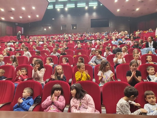 „Детска усмивка“ с децата от ДГ 72 в Аула „Максима“