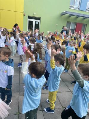 Децата от 72 ДГ в подкрепа на кампанията Now We Move България 2025