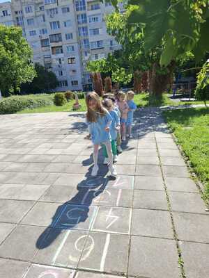 Децата от 72 ДГ в подкрепа на кампанията Now We Move България 2025