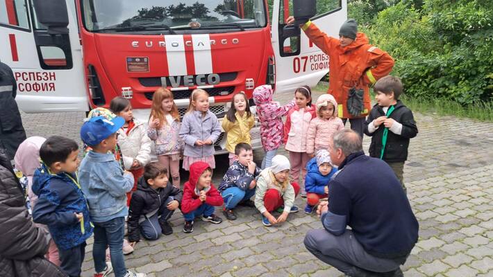 Посещение на пожарникари от 07 РСПБЗН в 72 ДГ