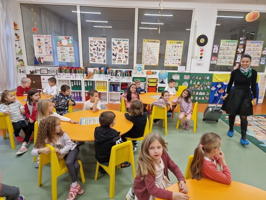 Вълнуваща среща с професията стюардеса в IV Б група