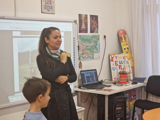 Вълнуваща среща с професията стюардеса в IV Б група