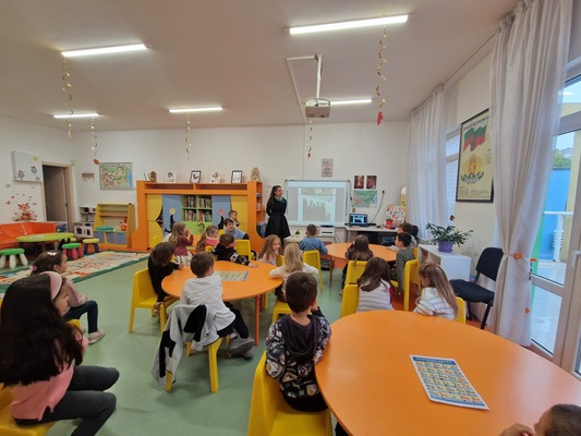 Вълнуваща среща с професията стюардеса в IV Б група