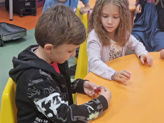 Вълнуваща среща с професията стюардеса в IV Б група