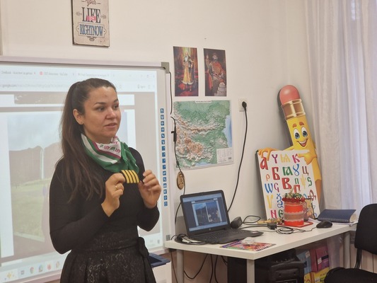 Вълнуваща среща с професията стюардеса в IV Б група