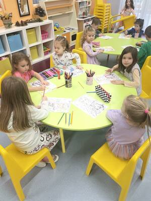 На 3 ноември децата от 72 ДГ отбелязаха Деня на българския художник