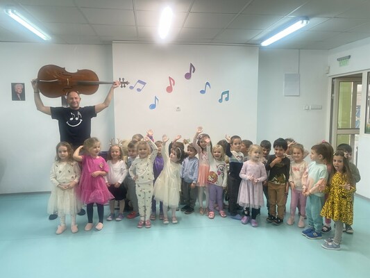 Фортисимо в клас с ръководител Хари Ешкенази и приятели в 72 ДГ